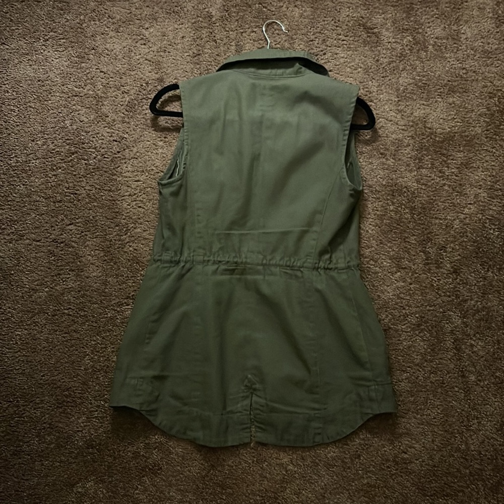 American Rag Vest - Picture 2 of 4